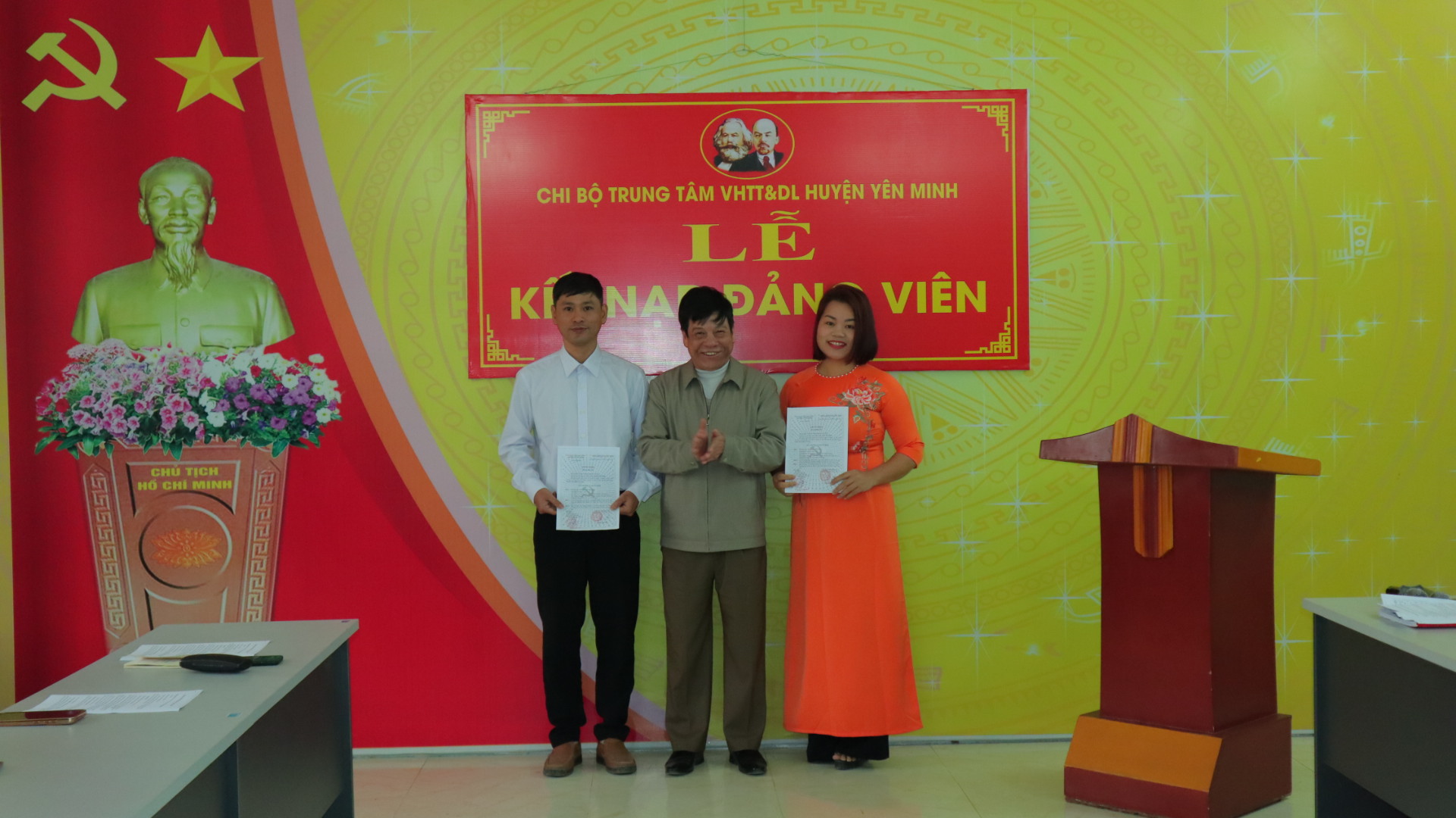 Chi bộ Trung tâm VHTT&DL huyện Yên Minh kết nạp đảng viên mới