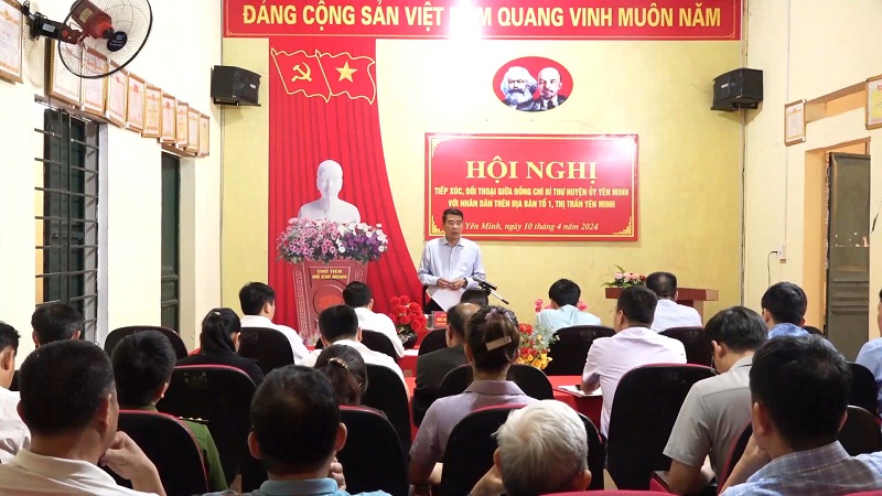 Bí thư Huyện uỷ đối thoại với nhân dân tổ 1 thị trấn Yên Minh