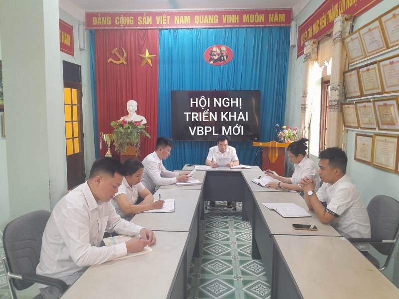 Chi bộ Tòa án nhân dân huyện Yên Minh triển khai việc học tập quán triệt Luật, Nghị quyết của Quốc Hội
