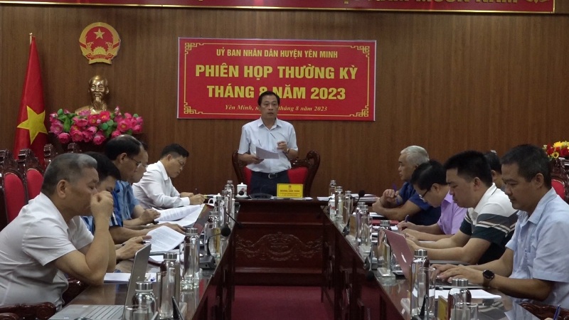 UBND huyện Yên Minh họp phiên họp thường kỳ tháng 8