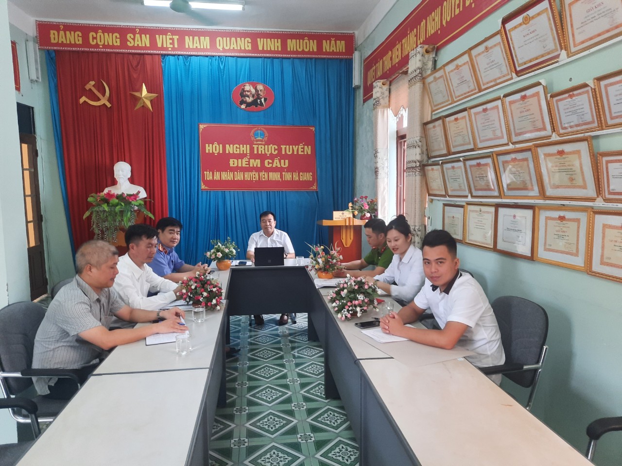 Các cơ quan tiến hành tố tụng huyện Yên Minh tham dự Hội nghị tập huấn trực tuyến “Tiền điện tử”