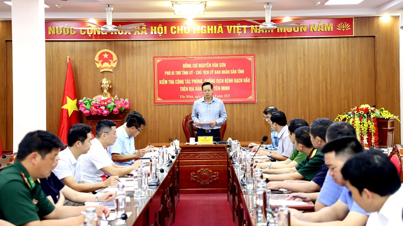 Chủ tịch UBND tỉnh Nguyễn Văn Sơn kiểm tra công tác phòng, chống bệnh Bạch hầu tại Yên Minh