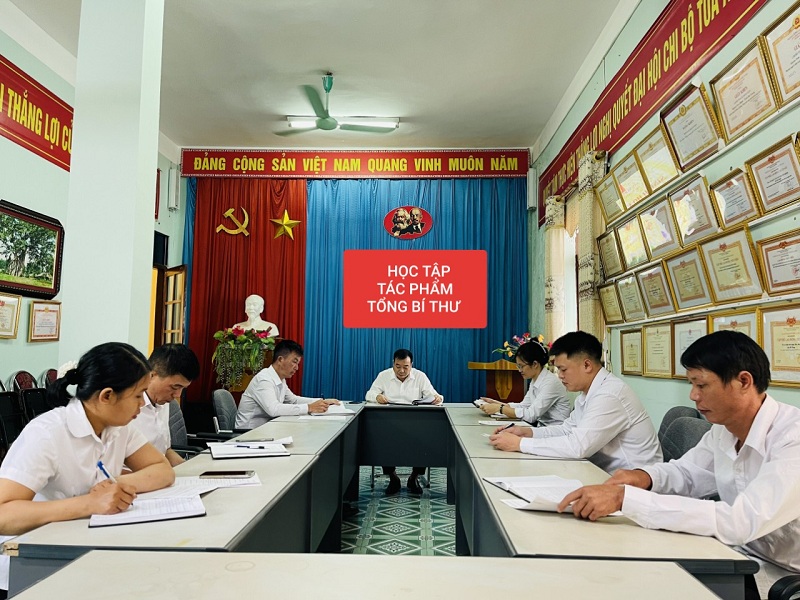 Chi bộ Tòa án nhân dân huyện tổ chức đợt sinh hoạt chính trị  về nội dung tác phẩm của đồng chí Tổng Bí thư