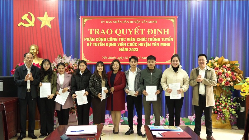 Yên Minh trao Quyết định phân công công tác đối với viên chức trúng tuyển kỳ tuyển dụng viên chức huyện Yên Minh năm 2023