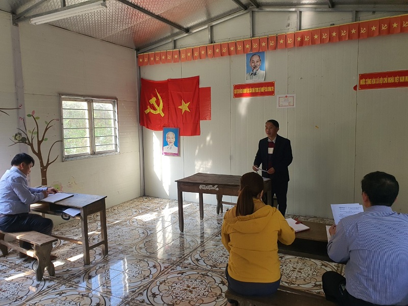 Trưởng Ban Tổ chức Huyện ủy tiếp xúc cử tri tại xã Ngọc Long