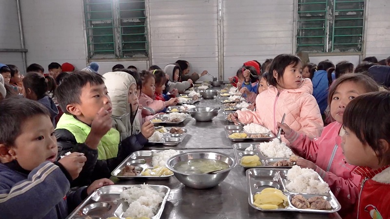 Trường PTDTBT Tiểu học xã Sủng Cháng nâng cao chất lượng bữa ăn bán trú cho học sinh