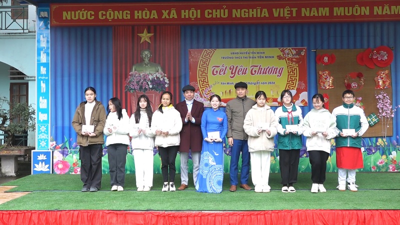 Sôi nổi chương trình “Tết yêu thương” tại trường THCS thị trấn Yên Minh