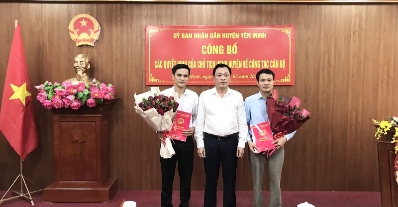 UBND huyện Yên Minh công bố các Quyết định về công tác cán bộ