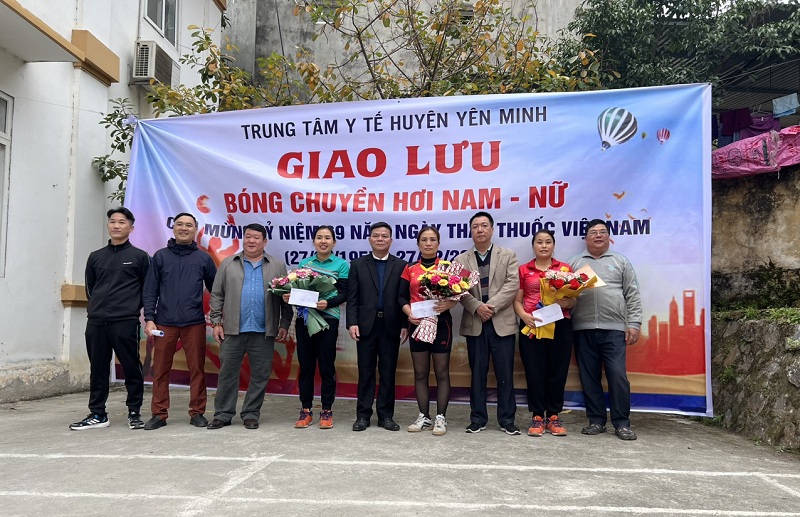 Trung tâm y tế huyện tổ chức hoạt động Ngày Thầy thuốc Việt Nam