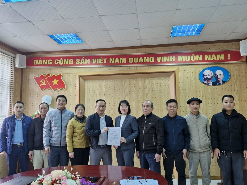Chi bộ Bảo hiểm xã hội huyện Yên Minh tổ chức kết nạp  Đảng viên mới