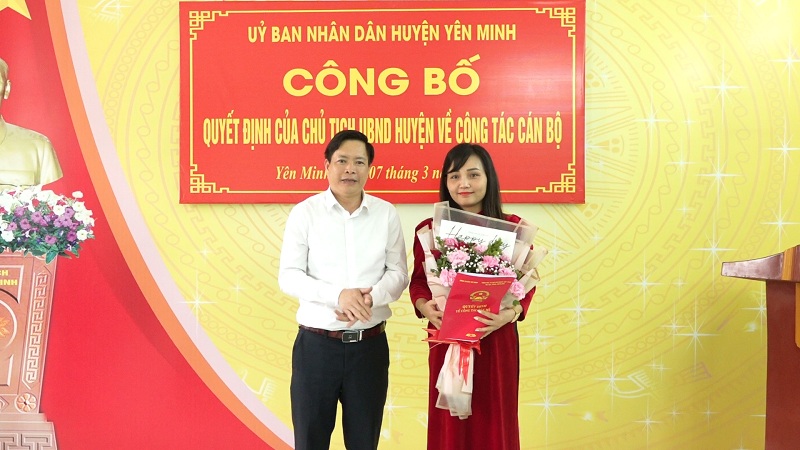 Yên Minh: Công bố Quyết định của Chủ tịch UBND huyện về công tác cán bộ