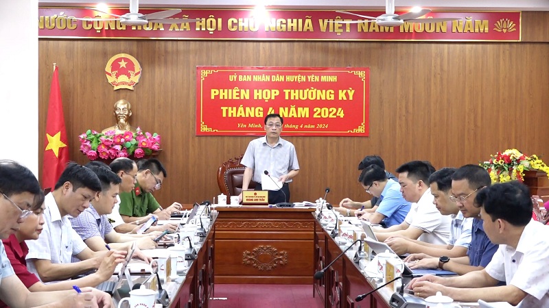 UBND huyện Yên Minh họp phiên thường kỳ tháng 4 năm 2024