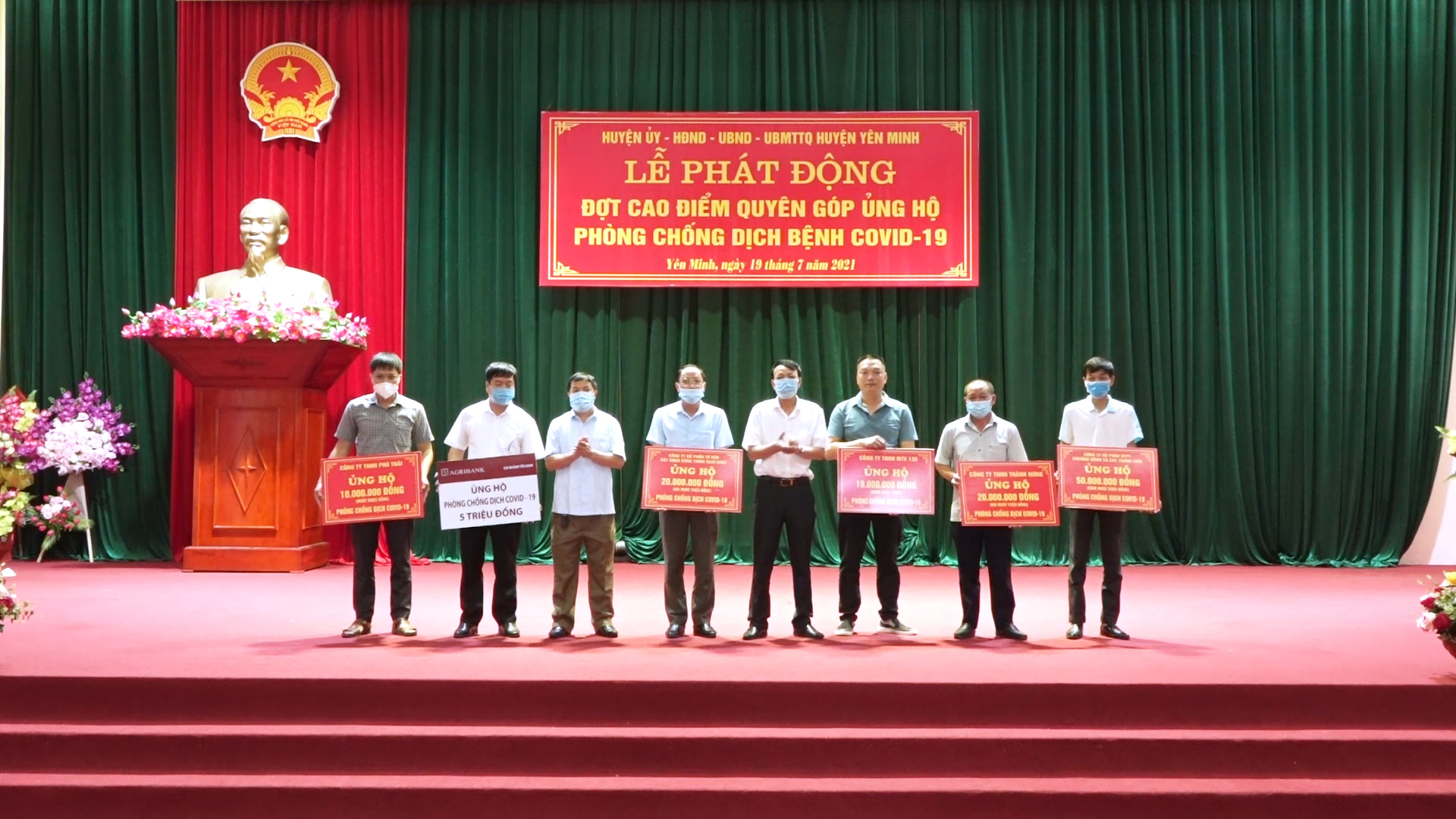 Yên Minh tổ chức Lễ phát động đợt cao điểm quyên góp ủng hộ phòng, chống dịch bệnh Covid-19