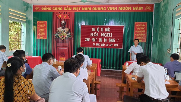 Đoàn công tác số 1 của BTV Tỉnh ủy làm việc với Chi bộ thôn Tu Đoóc xã Đông Minh