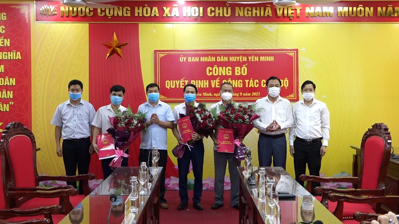 UBND huyện Yên Minh công bố các quyết định về công tác cán bộ