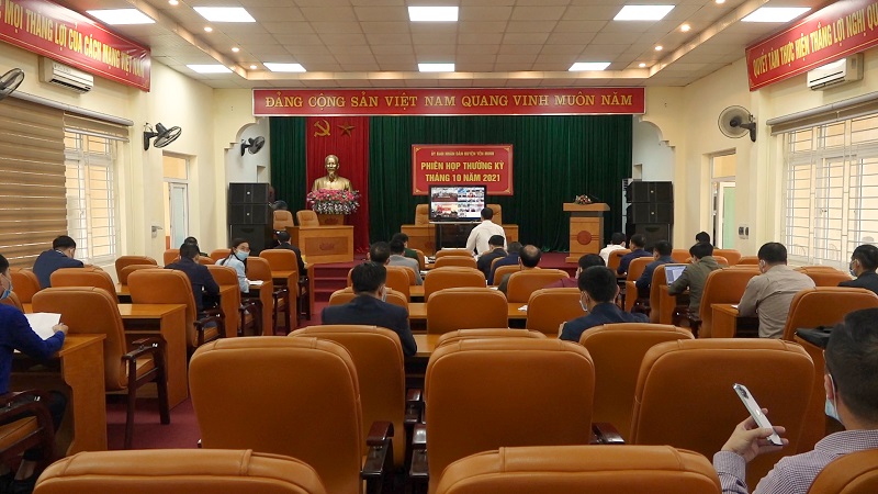 UBND huyện Yên Minh họp trực tuyến Phiên thường kỳ tháng 10 năm 2021