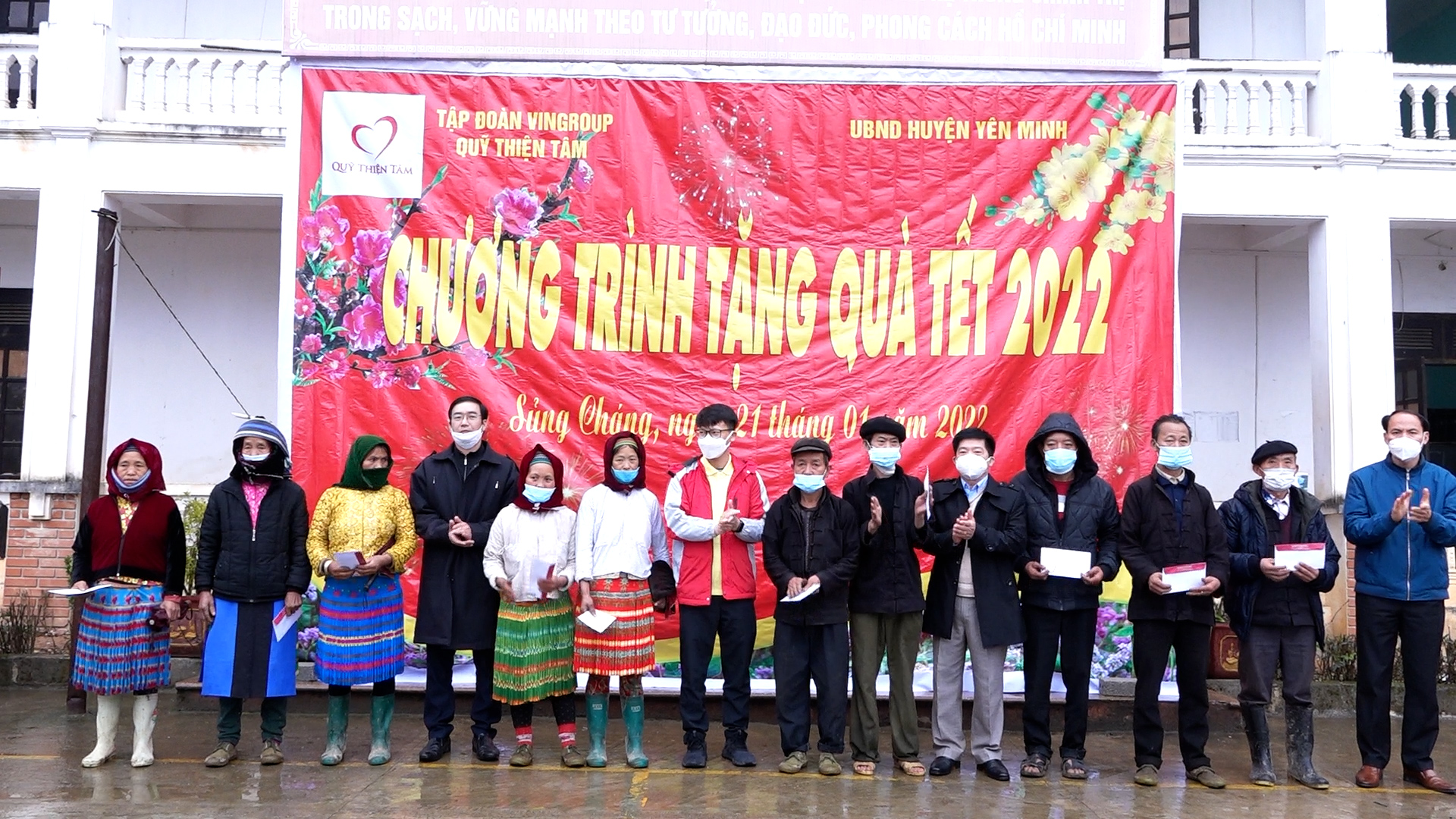 Quỹ Thiện Tâm tập đoàn Vingroup tặng quà Tết cho hộ nghèo trên địa bàn huyện Yên Minh