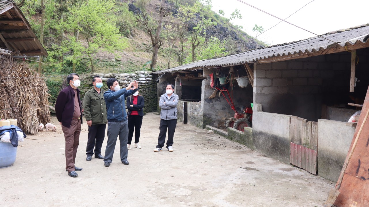 Đoàn giám sát HĐND huyện Yên Minh làm việc tại một số xã trên địa bàn
