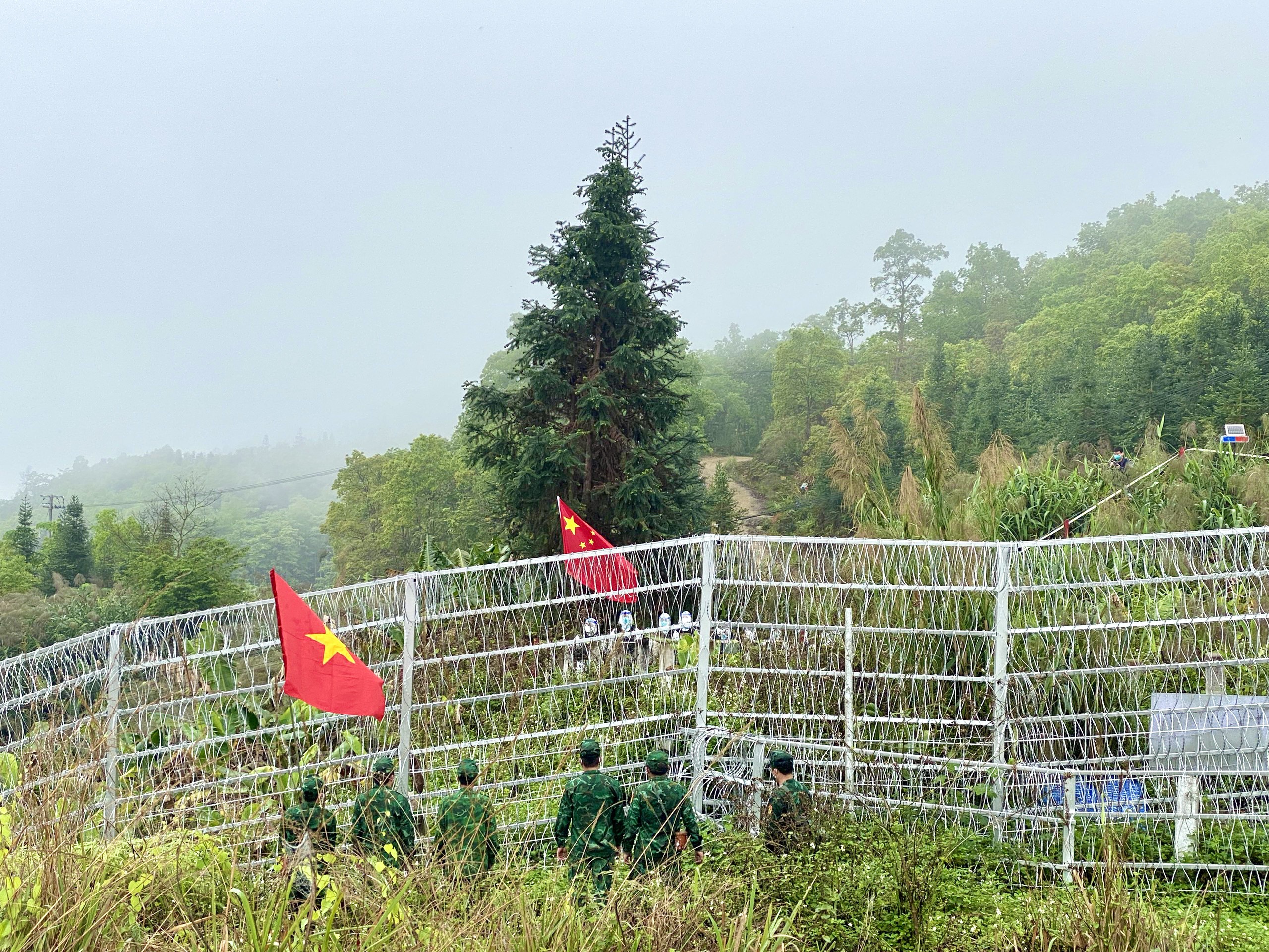 Tuần tra liên hợp trên tuyến biên giới Việt Nam – Trung Quốc