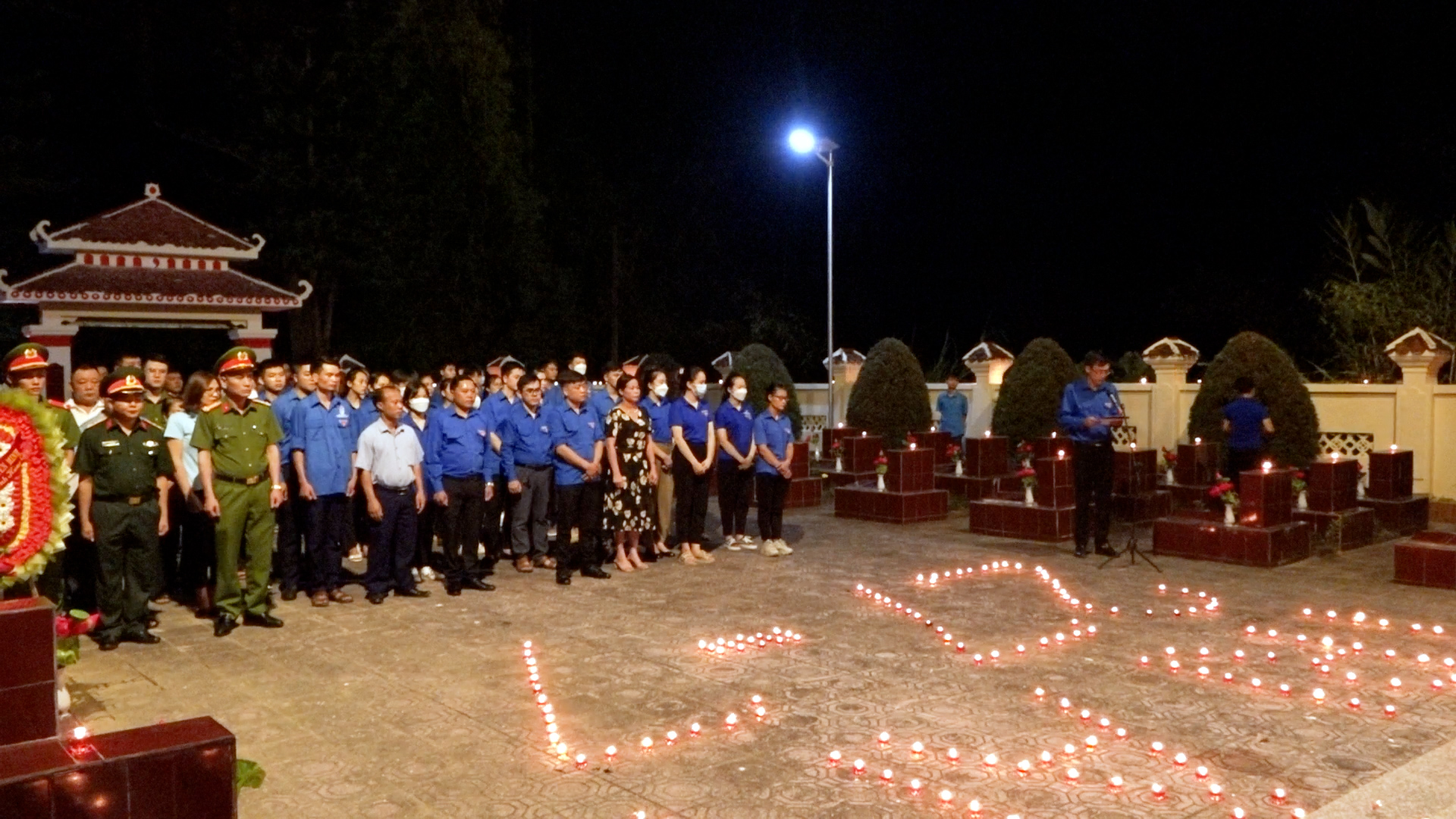 Huyện Đoàn Yên Minh tổ chức Lễ thắp nến tri ân tại Nghĩa trang Liệt sỹ huyện