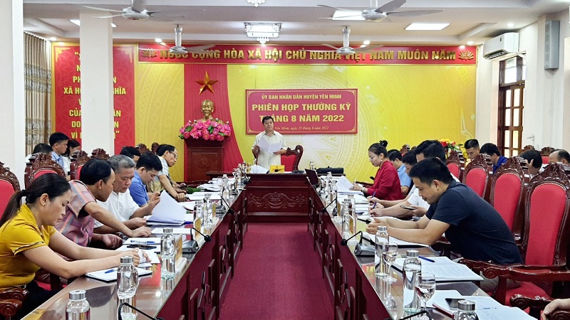 UBND huyện Yên Minh họp phiên thường kỳ tháng 8 năm 2022