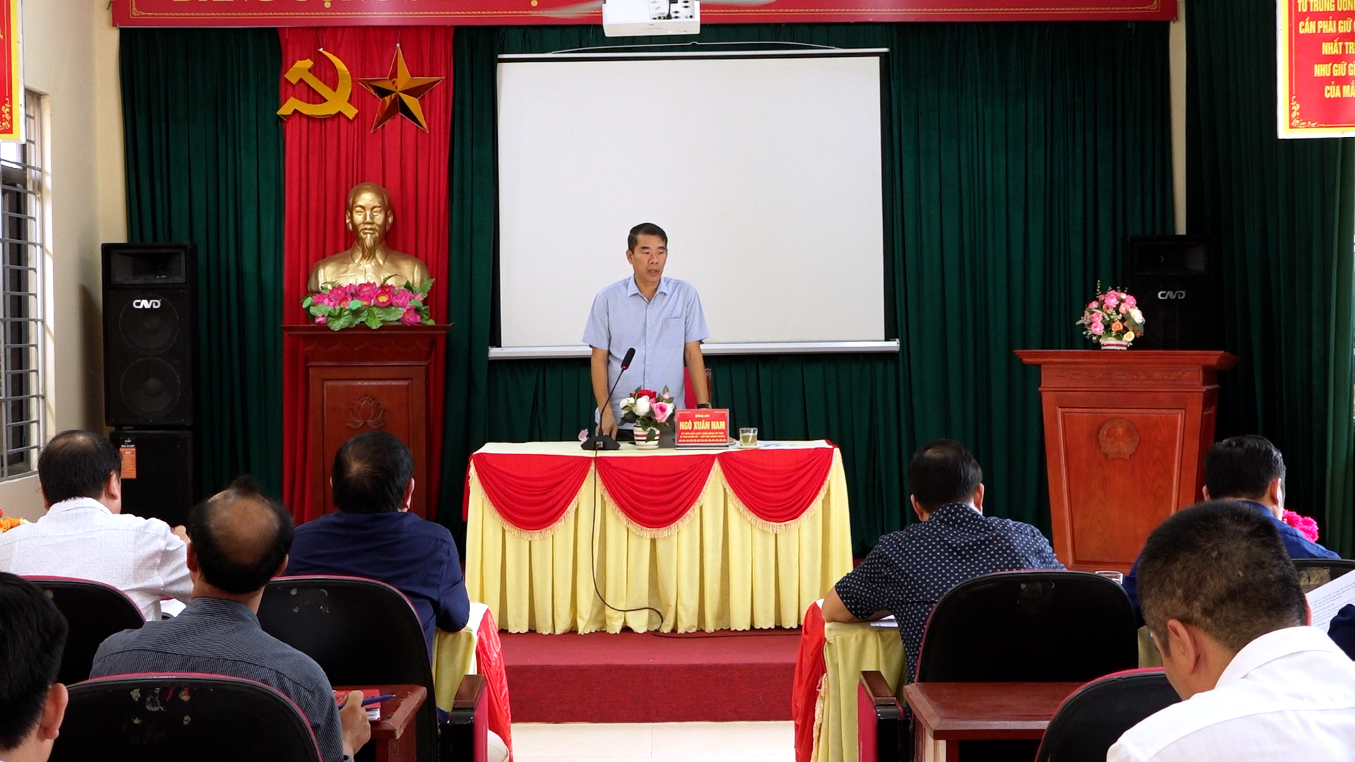 Bí thư huyện ủy Yên Minh làm việc tại xã Hữu Vinh