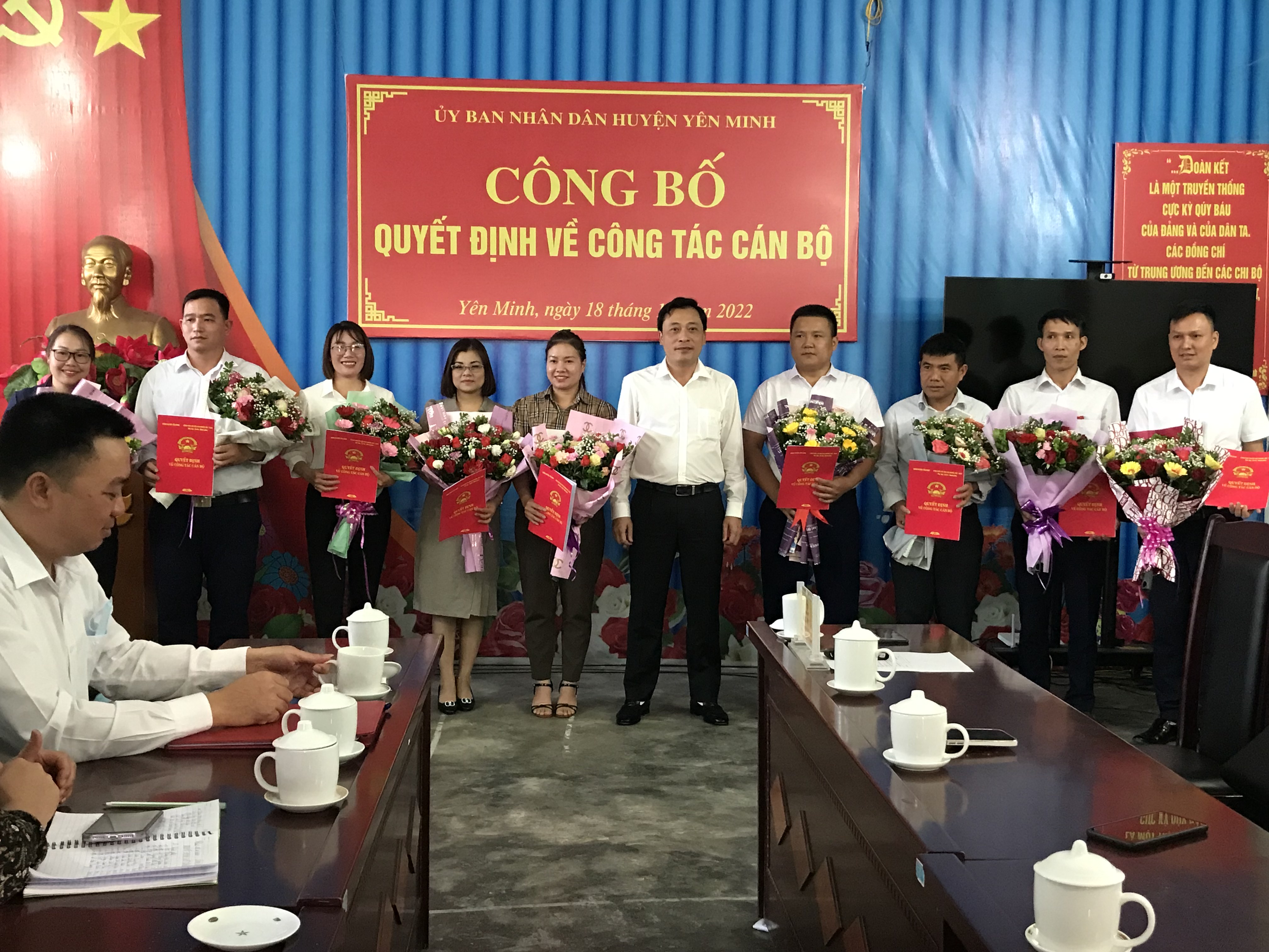 UBND huyện Yên Minh công bố các quyết định về công tác cán bộ