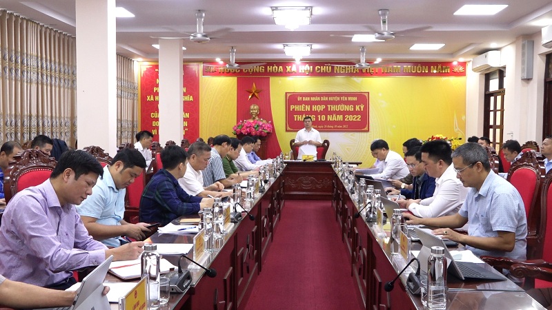 UBND huyện Yên Minh họp phiên thường kỳ tháng 10 năm 2022