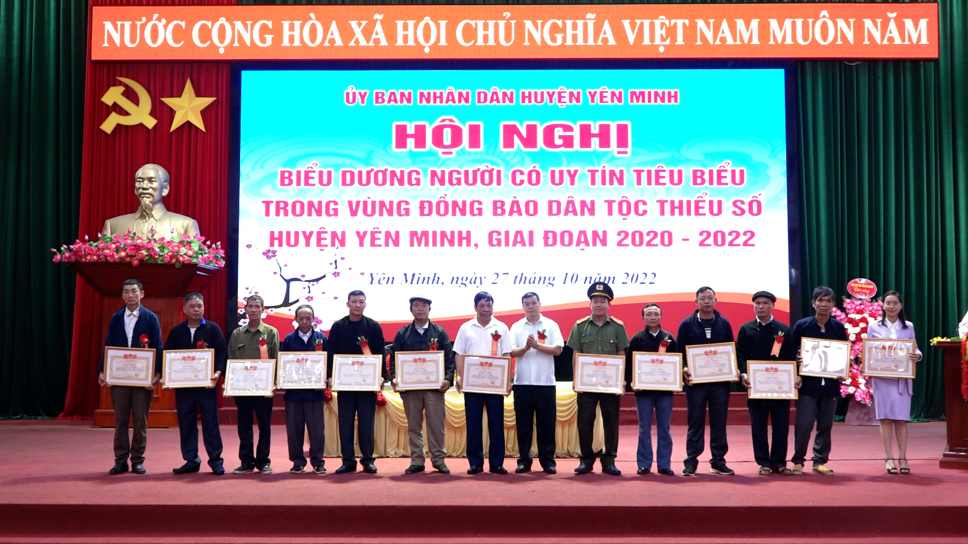 Yên Minh tổ chức Hội nghị Biểu dương khen thưởng Người có uy tín trong đồng bào dân tộc thiểu số năm 2022