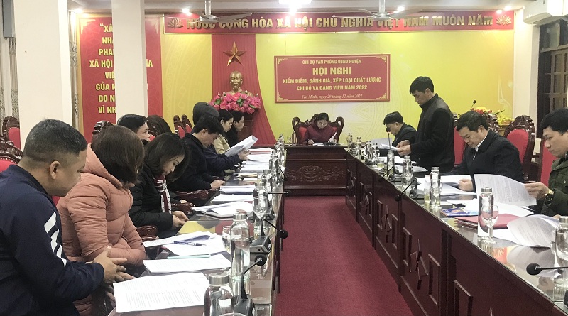 Chi bộ Văn phòng HĐND - UBND huyện Yên Minh tổ chức hội nghị kiểm điểm, đánh giá, xếp loại chất lượng tổ chức đảng và đảng viên năm 2022