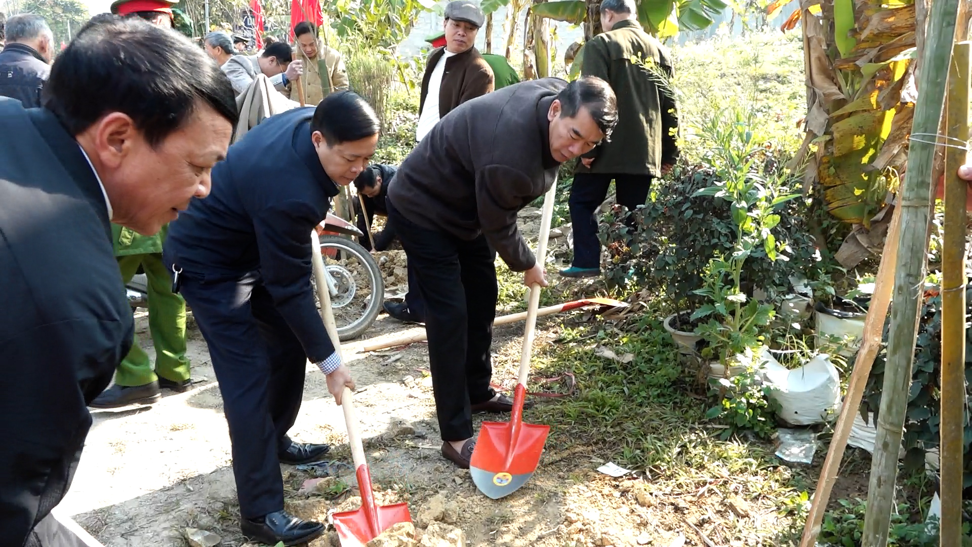 Thị trấn Yên Minh phát động tết trồng cây Xuân Quý Mão 2023