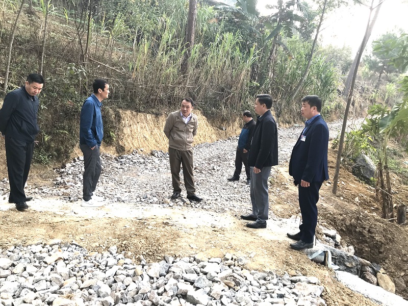 Phó chủ tịch UBND huyện Nguyễn Đình Duẩn kiểm tra việc thực hiện 03 Chương trình MTQG tại xã Hữu Vinh