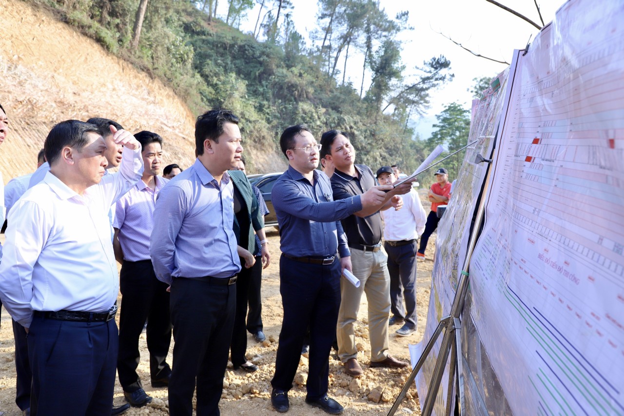 Bí thư Tỉnh ủy Đặng Quốc Khánh kiểm tra tiến độ triển khai Dự án cải tạo, nâng cấp đường tỉnh 176