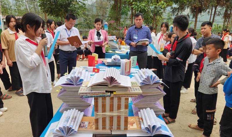 “Ngày hội đọc sách” tại trường PTDTBT THCS Mậu Long