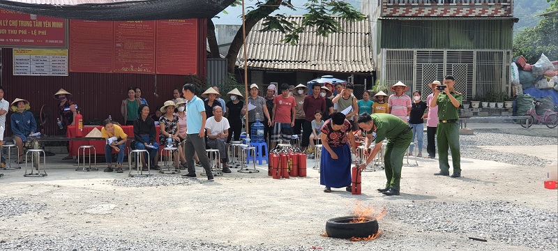 Tập huấn phòng cháy chữa cháy và cứu hộ, cứu nạn tại Chợ trung tâm huyện Yên Minh
