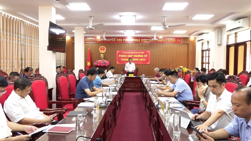 UBND huyện Yên Minh họp phiên thường kỳ tháng 6.2023