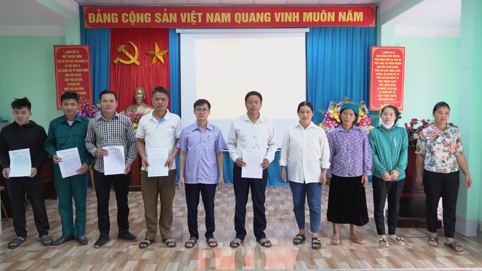 Hội nông dân xã Đông Minh huyện Yên Minh ra mắt Tổ hội nghề nghiệp chăn nuôi lợn