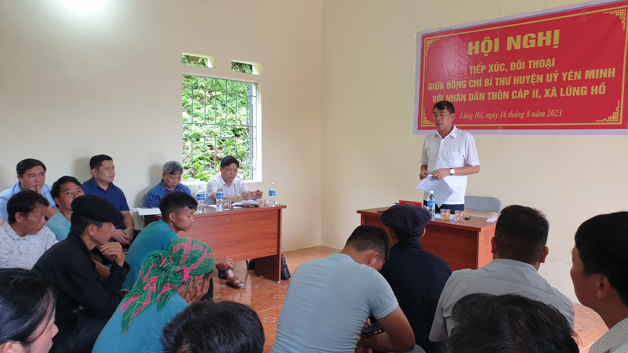 Bí thư Huyện ủy Yên Minh tiếp xúc đối thoại với Nhân dân thôn Bản Cáp II xã Lũng Hồ